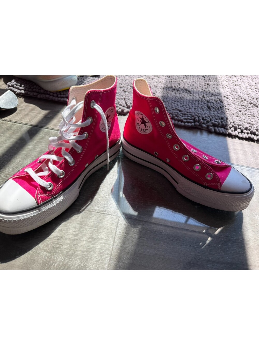 Converse Chuck Taylor All Star High Top Women's Size 7.5 Men's 5.5 Pink Sneakers